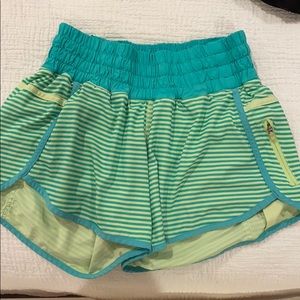 LULU shorts!!
